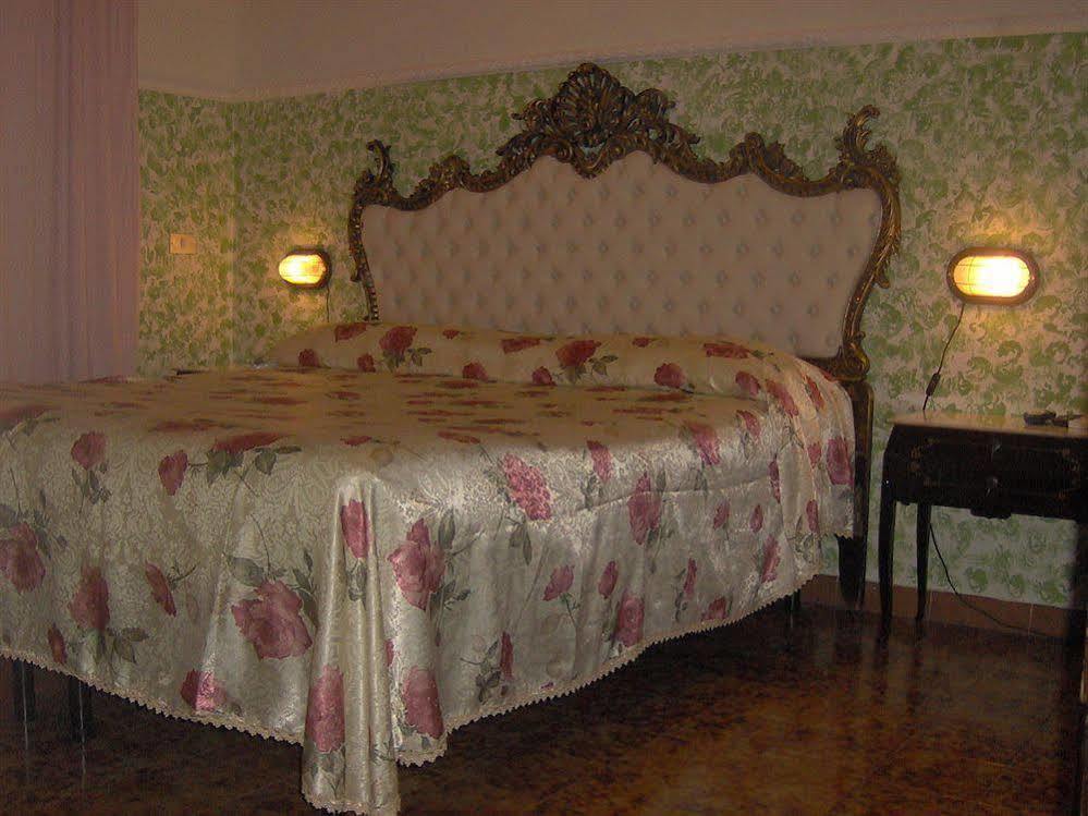 Bed & Breakfast Santa Fara Барі Екстер'єр фото