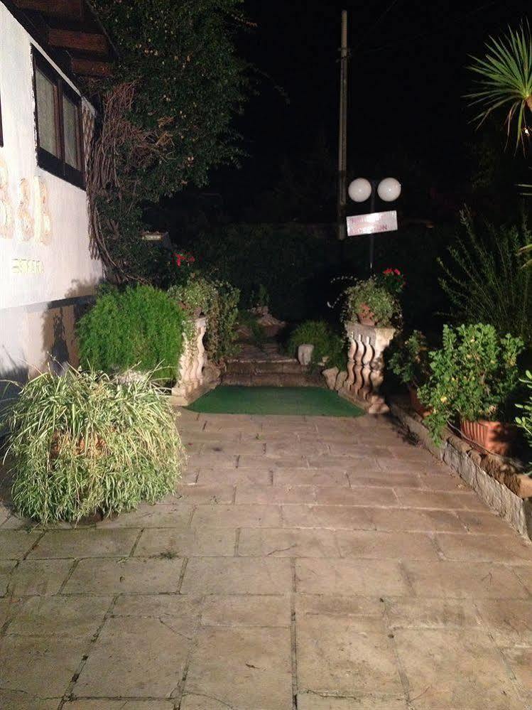 Bed & Breakfast Santa Fara Барі Екстер'єр фото