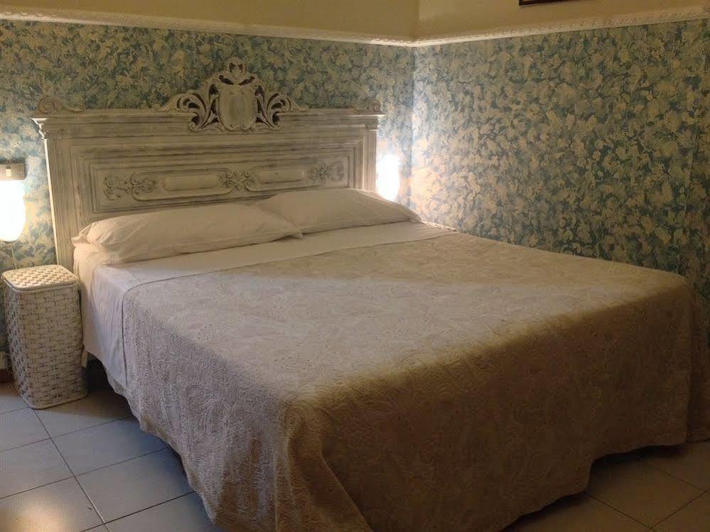 Bed & Breakfast Santa Fara Барі Екстер'єр фото